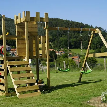 Casa Madrazo Con Piscina Y Parrillas 乡村民宿 Praves