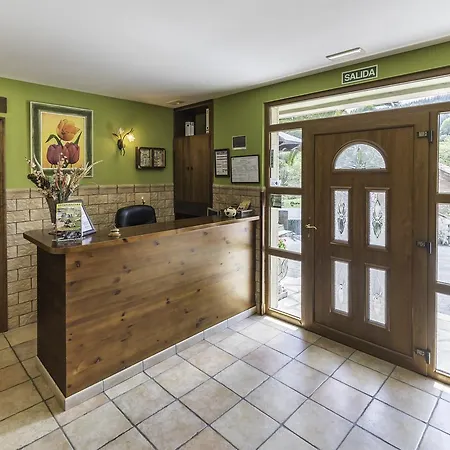 Летний дом Casa Madrazo Con Piscina Y Parrillas Правес